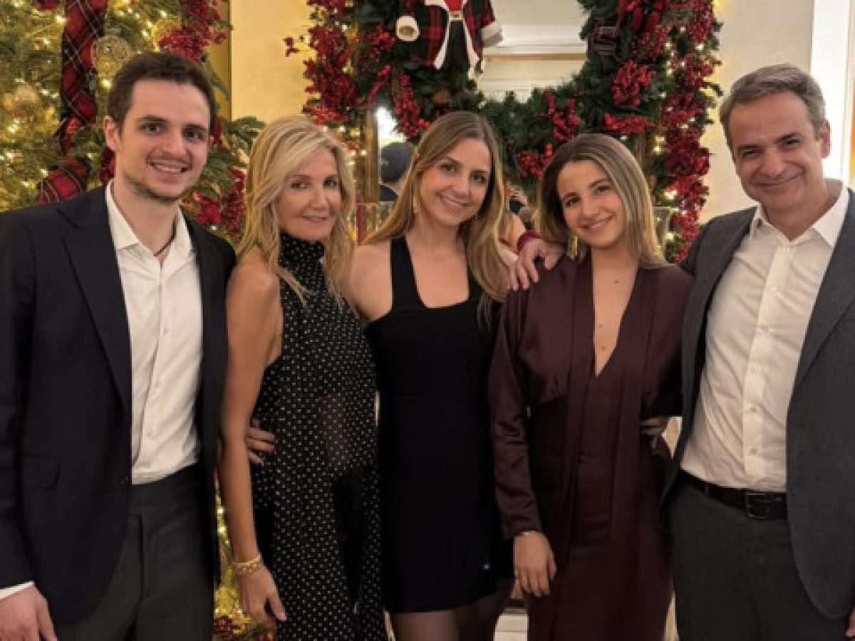 Οι ευχές του Κυριάκου Μητσοτάκη με την οικογένειά του για το 2026: Καλή χρονιά και πίστη ότι μπορούμε να πάμε μπροστά