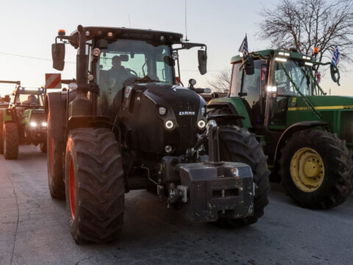 Η κυβέρνηση εξειδικεύει το πακέτο για τους αγρότες και ετοιμάζει το plan B με σκλήρυνση στάσης