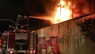 &Eta; &pi;&upsilon;&rho;&kappa;&alpha;&gamma;&iota;ά &sigma;&tau;&omicron; &Pi;έ&rho;&alpha;&mu;&alpha; &kappa;&alpha;&iota; &tau;&alpha; &laquo;&pi;&alpha;&iota;&delta;&iota;ά &sigma;&tau;&omicron; &Lambda;&alpha;ύ&rho;&iota;&omicron;&raquo;