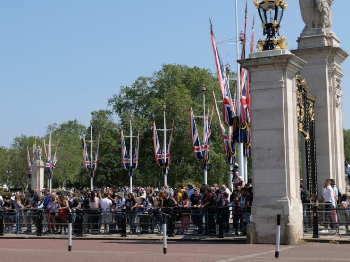 Γιατί τόσες πολλές Ευρωπαικές χώρες διατηρούν τον θεσμό της Βασιλείας;