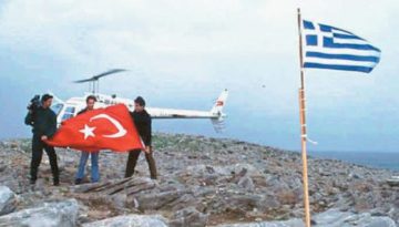 Ί&mu;&iota;&alpha; 30 &chi;&rho;ό&nu;&iota;&alpha; &mu;&epsilon;&tau;ά: &Eta; &nu;ύ&chi;&tau;&alpha; &pi;&omicron;&upsilon; &sigma;&eta;&mu;ά&delta;&epsilon;&psi;&epsilon; &tau;&iota;&sigmaf; &epsilon;&lambda;&lambda;&eta;&nu;&omicron;&tau;&omicron;&upsilon;&rho;&kappa;&iota;&kappa;έ&sigmaf; &sigma;&chi;έ&sigma;&epsilon;&iota;&sigmaf; &kappa;&alpha;&iota; &omicron;&iota; &tau;&rho;&epsilon;&iota;&sigmaf; ή&rho;&omega;&epsilon;&sigmaf; &pi;&omicron;&upsilon; &chi;ά&theta;&eta;&kappa;&alpha;&nu;