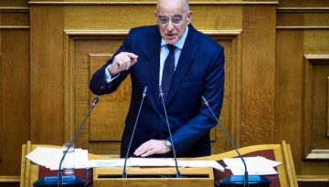 &Upsilon;&pi;&alpha;&nu;&alpha;&chi;ώ&rho;&eta;&sigma;&eta; &Delta;έ&nu;&delta;&iota;&alpha;: &laquo;&Tau;&omicron; &Delta;&iota;&epsilon;&theta;&nu;έ&sigmaf; &Delta;ί&kappa;&alpha;&iota;&omicron; &epsilon;ί&nu;&alpha;&iota; &delta;&iota;&alpha;&chi;&rho;&omicron;&nu;&iota;&kappa;ά &kappa;ύ&rho;&iota;&omicron; &sigma;&upsilon;&sigma;&tau;&alpha;&tau;&iota;&kappa;ό &tau;&eta;&sigmaf; &epsilon;&lambda;&lambda;&eta;&nu;&iota;&kappa;ή&sigmaf; &epsilon;&xi;&omega;&tau;&epsilon;&rho;&iota;&kappa;ή&sigmaf; &pi;&omicron;&lambda;&iota;&tau;&iota;&kappa;ή&sigmaf;&raquo;