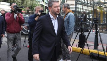 &Upsilon;&pi;&omicron;&kappa;&lambda;&omicron;&pi;έ&sigmaf;: &Alpha;&pi;ά&nu;&tau;&eta;&sigma;&eta; &alpha;&pi;ό &tau;&eta;&nu; &Epsilon;&theta;&nu;&iota;&kappa;ή &Tau;&rho;ά&pi;&epsilon;&zeta;&alpha; &gamma;&iota;&alpha; &tau;&eta;&nu; &kappa;ί&nu;&eta;&sigma;&eta; &tau;&eta;&sigmaf; &kappa;ά&rho;&tau;&alpha;&sigmaf; &pi;&omicron;&upsilon; έ&phi;&upsilon;&gamma;&epsilon; &tau;&omicron; &mu;&omicron;&lambda;&upsilon;&sigma;&mu;έ&nu;&omicron; &mu;ή&nu;&upsilon;&mu;&alpha; &sigma;&tau;&omicron;&nu; &Nu;. &Alpha;&nu;&delta;&rho;&omicron;&upsilon;&lambda;ά&kappa;&eta;