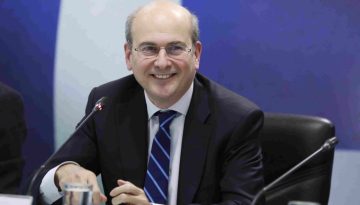 Κ. Χατζηδάκης: “Παίρνω απόσταση από τους ψεκασμούς από όπου κι αν προέρχονται”