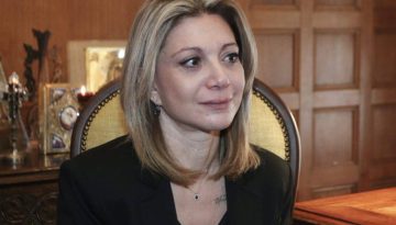 &Kappa;&alpha;&rho;&upsilon;&sigma;&tau;&iota;&alpha;&nu;&omicron;ύ: &Tau;&omicron; &nu;έ&omicron; &kappa;ό&mu;&mu;&alpha;, &eta; &delta;&upsilon;&nu;&alpha;&mu;&iota;&kappa;ή &sigma;&tau;&iota;&sigmaf; &delta;&eta;&mu;&omicron;&sigma;&kappa;&omicron;&pi;ή&sigma;&epsilon;&iota;&sigmaf; &kappa;&alpha;&iota; &eta; &kappa;&rho;ί&sigma;&iota;&mu;&eta; &delta;&epsilon;&xi;&alpha;&mu;&epsilon;&nu;ή &tau;&omega;&nu; &alpha;&nu;&alpha;&pi;&omicron;&phi;ά&sigma;&iota;&sigma;&tau;&omega;&nu;
