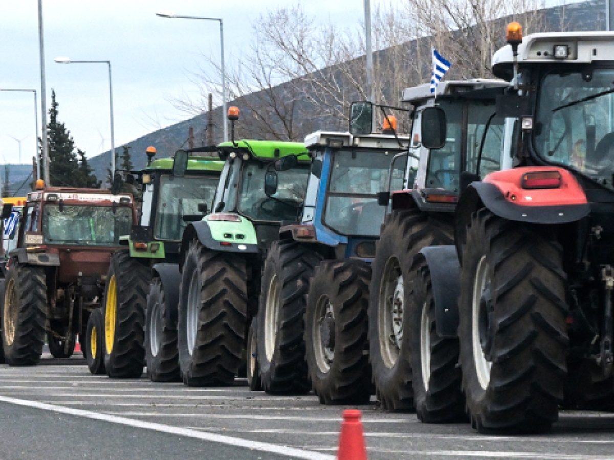 «Καρότο και μαστίγιο» από το Μαξίμου για τα αγροτικά μπλόκα: Το παράθυρο διαλόγου και οι εκτιμήσεις Μητσοτάκη