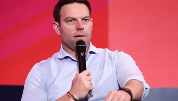 Κασσελάκης: «Υπάρχουν πολλοί gay στην κυβέρνηση που κρύβονται γιατί φοβούνται για την εικόνα τους»