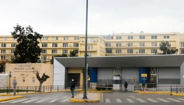 Κατηγορηματική διάψευση ΥΠΕΘΑ για δήθεν πώληση κτιρίου του Πολεμικού Ναυτικού