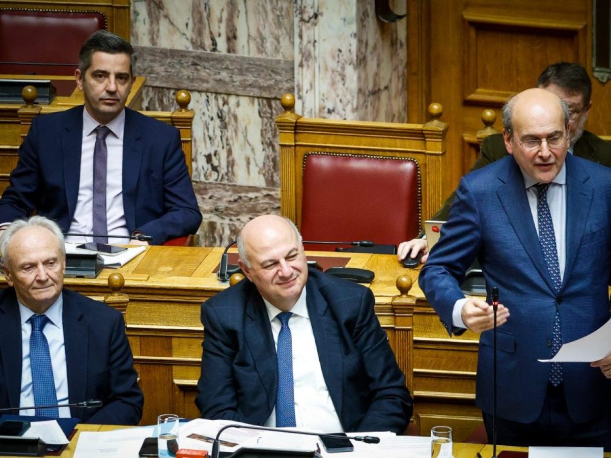 Καυγάς στη Βουλή για την διακομματική επιτροπή – Κατηγορίες, απουσίες και πολιτικά πυρά