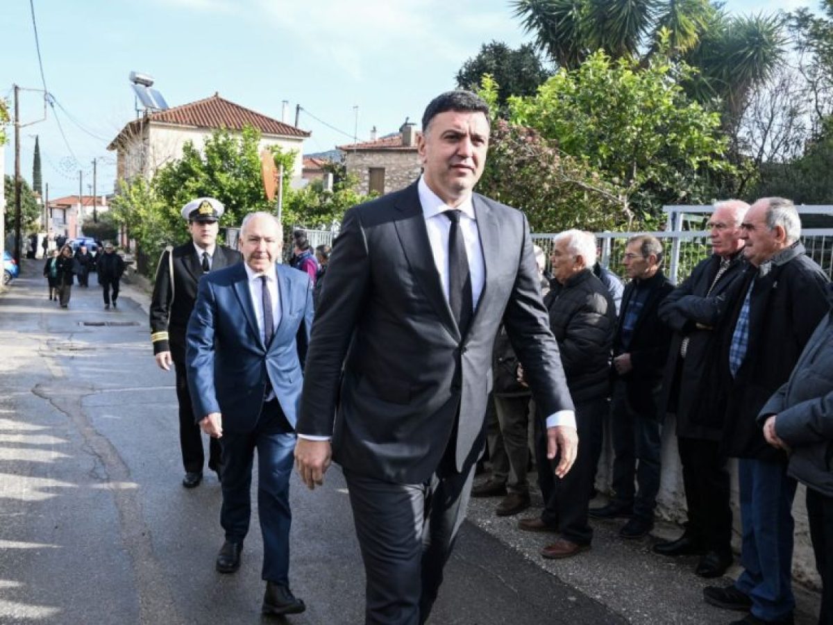 Κικίλιας στην κηδεία του λιμενικού: Η Βουλή θα «υιοθετήσει» το ανήλικο παιδί του