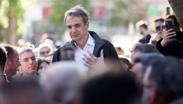 &Kappa;&upsilon;&rho;. &Mu;&eta;&tau;&sigma;&omicron;&tau;ά&kappa;&eta;&sigmaf;: &laquo;&Sigma;&upsilon;&nu;&nu;&epsilon;&phi;&iota;&alpha;&sigma;&mu;έ&nu;&eta;&raquo; &eta; &epsilon;&pi;έ&tau;&epsilon;&iota;&omicron;&sigmaf; &tau;&omega;&nu; 10 &chi;&rho;ό&nu;&omega;&nu; &alpha;&rho;&chi;&eta;&gamma;ί&alpha;&sigmaf; &tau;&omicron;&upsilon; &sigma;&tau;&eta; &Nu;&Delta;, &pi;&alpha;&rho;ά &tau;&iota;&sigmaf; &theta;&rho;&iota;&alpha;&mu;&beta;&omicron;&lambda;&omicron;&gamma;ί&epsilon;&sigmaf;
