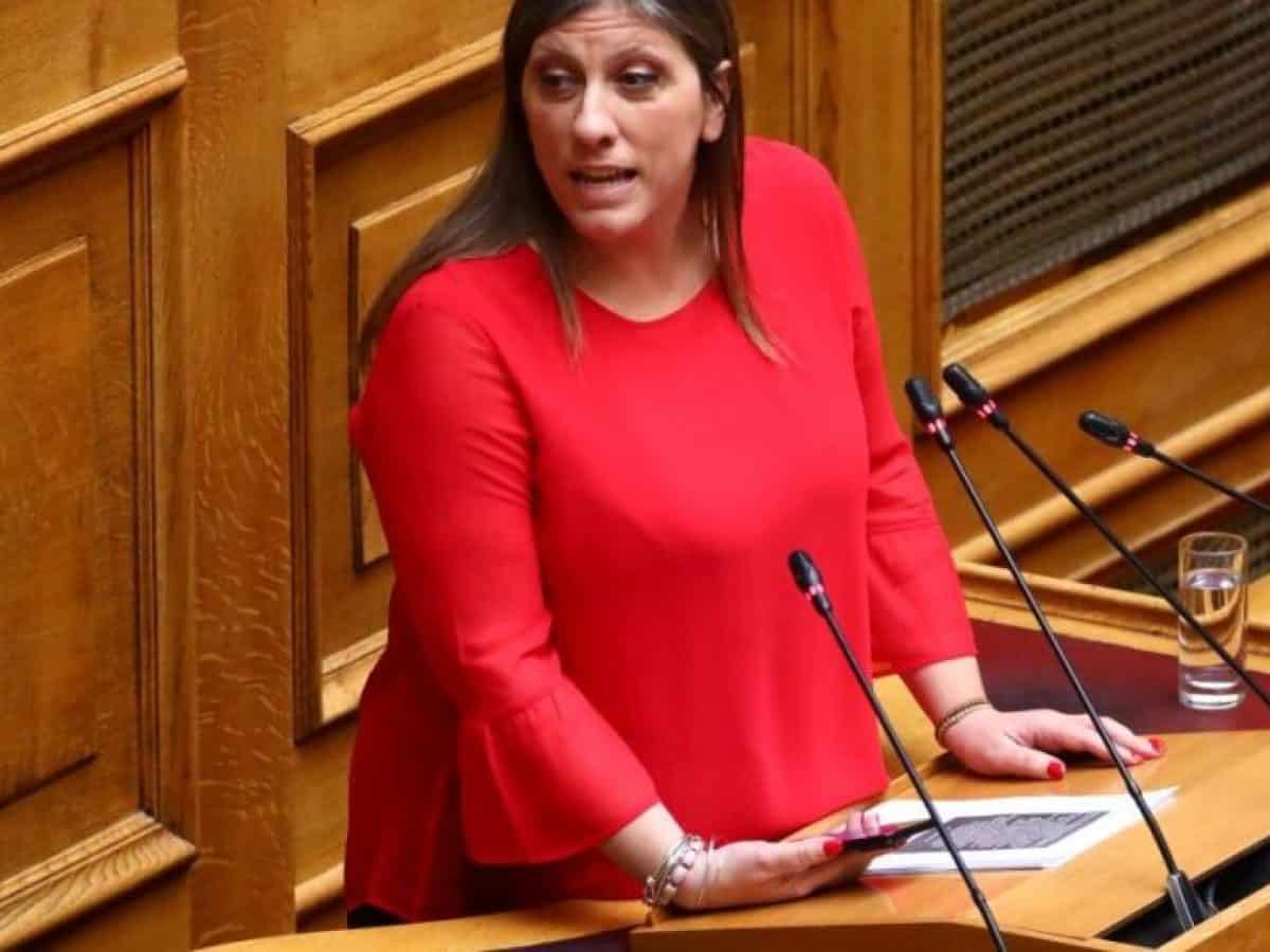 &Kappa;ό&nu;&tau;&rho;&alpha; &Kappa;&omega;&nu;&sigma;&tau;&alpha;&nu;&tau;&omicron;&pi;&omicron;ύ&lambda;&omicron;&upsilon; &ndash; &Kappa;&alpha;&iota;&rho;ί&delta;&eta; &sigma;&tau;&eta;&nu; &Omicron;&lambda;&omicron;&mu;έ&lambda;&epsilon;&iota;&alpha;: &laquo;Ά&sigma;&epsilon; &mu;&alpha;&sigmaf; &kappa;&omicron;&upsilon;&kappa;&lambda;ί&tau;&sigma;&alpha; &mu;&omicron;&upsilon;&raquo; &ndash; &laquo;&Epsilon;&gamma;ώ &delta;&epsilon;&nu; &kappa;ά&nu;&omega; &ldquo;&delta;&omicron;&upsilon;&lambda;ί&tau;&sigma;&epsilon;&sigmaf;&rdquo;&raquo;