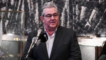 &Kappa;&omicron;&upsilon;&tau;&sigma;&omicron;ύ&mu;&pi;&alpha;&sigmaf;: &Tau;&omicron;&upsilon;&sigmaf; &epsilon;&nu;&omicron;&chi;&lambda;&epsilon;ί &eta; &mu;&alpha;&zeta;&iota;&kappa;ό&tau;&eta;&tau;&alpha; &tau;&omega;&nu; &alpha;&gamma;ώ&nu;&omega;&nu; &kappa;&alpha;&iota; &tau;&omicron; &alpha;&nu;&epsilon;&beta;&alpha;&sigma;&mu;έ&nu;&omicron; &kappa;ύ&rho;&omicron;&sigmaf; &tau;&omicron;&upsilon; &Kappa;&Kappa;&Epsilon; &mu;έ&sigma;&alpha; &sigma;&epsilon; &alpha;&upsilon;&tau;&omicron;ύ&sigmaf;