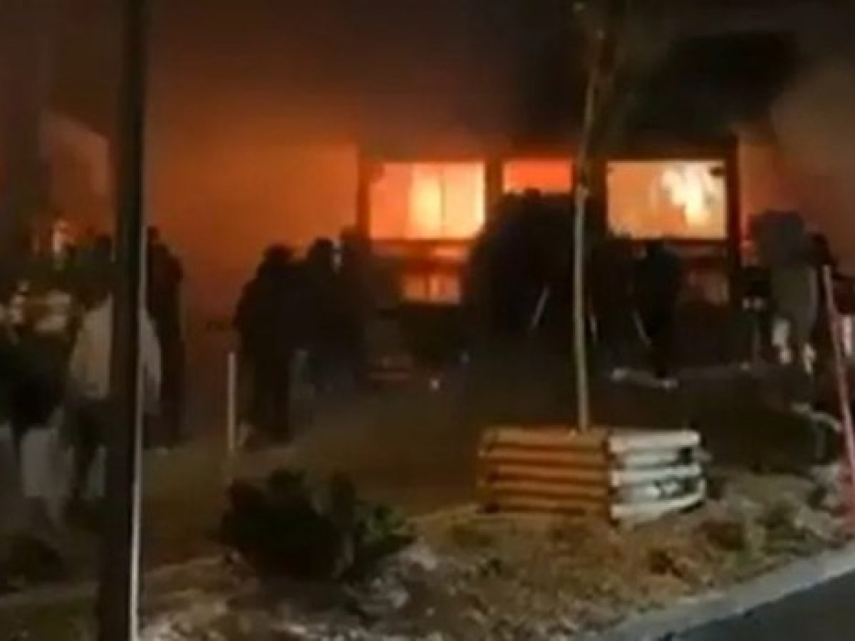 Λόβερδος: Ευχόμαστε να μην υπάρχει Έλληνας μεταξύ των θυμάτων – Κινητοποιήθηκαν οι ελληνικές πρεσβευτικές αρχές