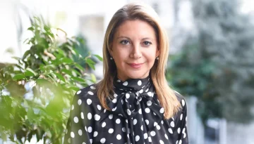 Μαρία Καρυστιανού: «Φταίω και γω για τα Τέμπη, γιατί επέτρεψα στους πολιτικούς να απαξιώσουν τη ζωή μας»