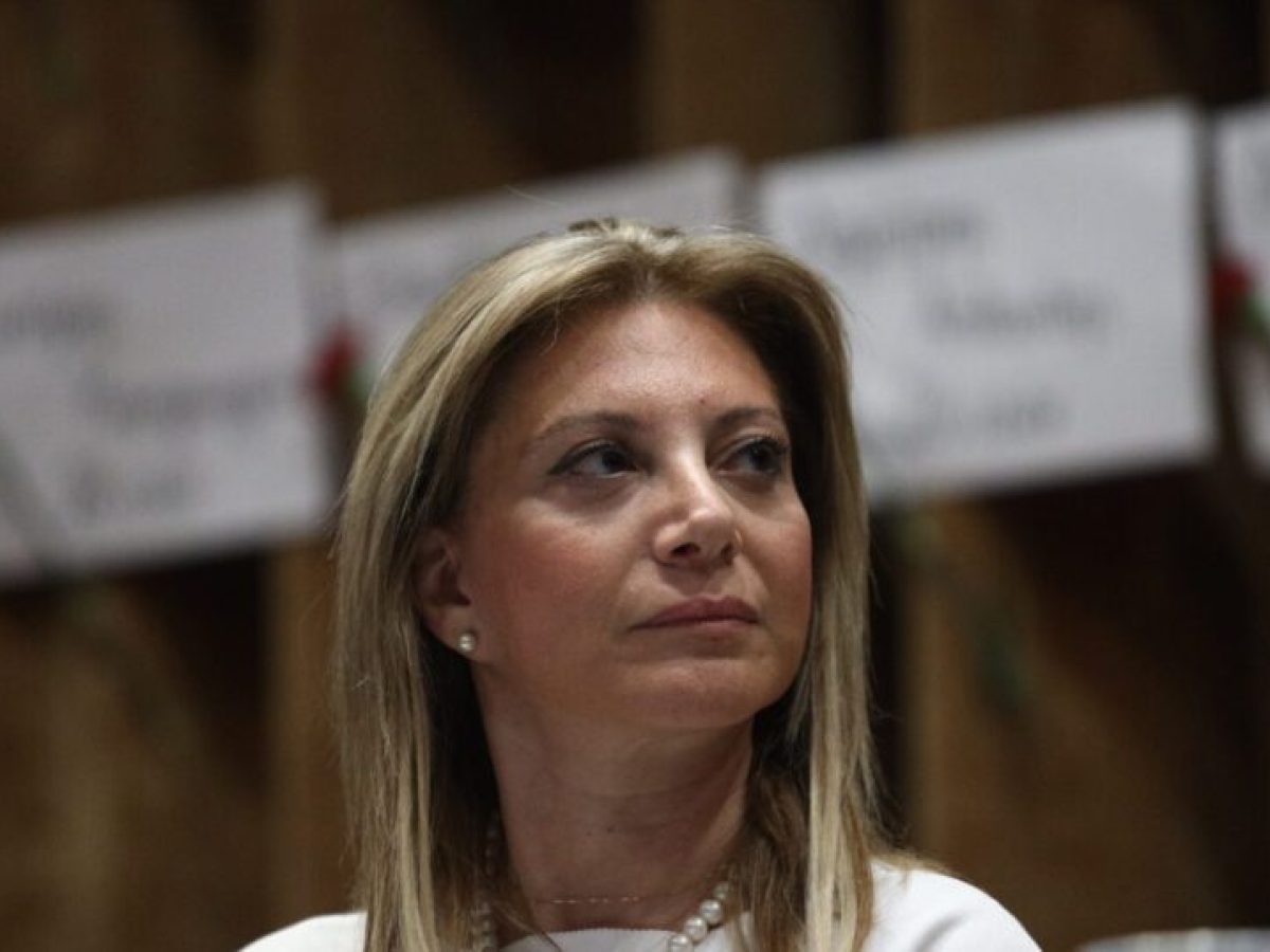 Μαρία Καρυστιανού: Οι πρώτες αντιδράσεις κυβέρνησης και αντιπολίτευσης για το υπό διαμόρφωση κόμμα