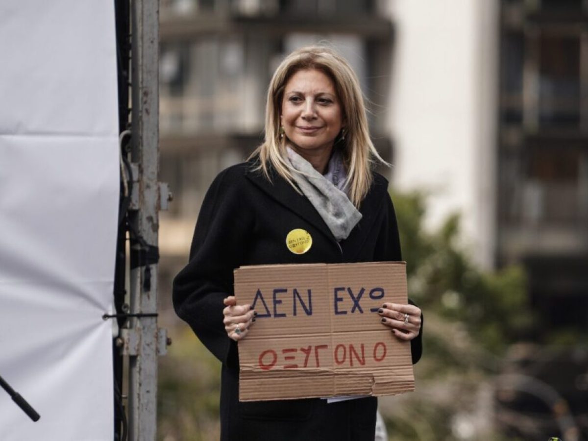 «Μαρία παραιτήσου!» Τελεσίγραφο στην Καρυστιανού από μέλη του Συλλόγου Πληγέντων Τεμπών