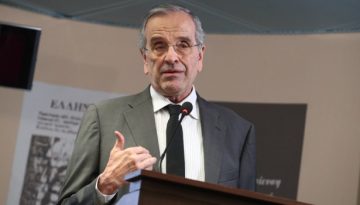 Με αιχμές για το «επιτελικό κράτος» Μητσοτάκη η ομιλία Σαμαρά για τον Σήφη Βαλυράκη
