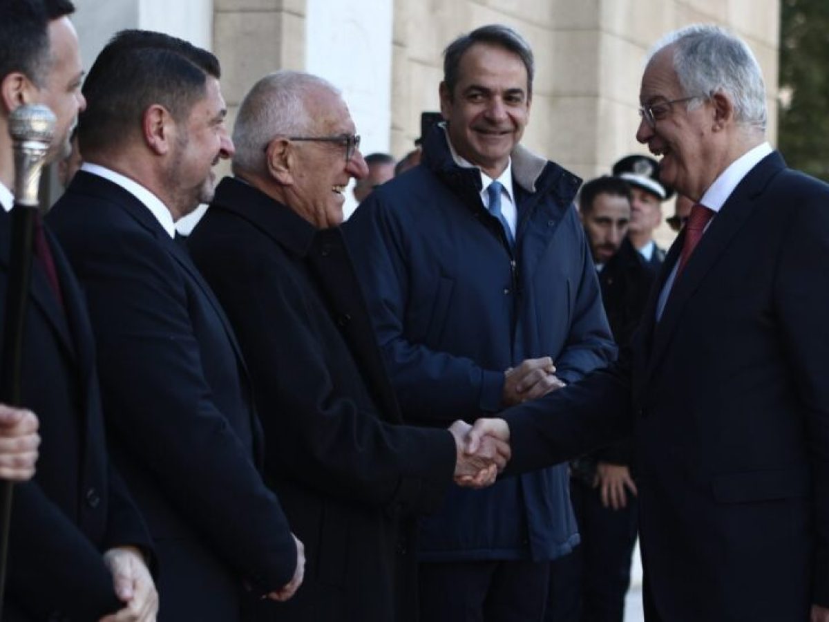 Με καφέ στο Κολωνάκι ξεκίνησε το 2026 για την πολιτική ηγεσία – Δείτε βίντεο και φωτογραφίες