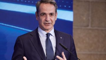 &Mu;&eta;&tau;&sigma;&omicron;&tau;ά&kappa;&eta;&sigmaf;: &Eta; &Epsilon;&lambda;&lambda;ά&delta;&alpha; &upsilon;&pi;&omicron;&sigma;&tau;&eta;&rho;ί&zeta;&epsilon;&iota; &pi;&lambda;ή&rho;&omega;&sigmaf; &tau;&eta;&nu; &kappa;&omicron;&iota;&nu;ή &delta;ή&lambda;&omega;&sigma;&eta; &gamma;&iota;&alpha; &tau;&eta; &Gamma;&rho;&omicron;&iota;&lambda;&alpha;&nu;&delta;ί&alpha;