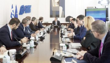 Μητσοτάκης στη σύσκεψη στο Μαξίμου για την ευλογιά των προβάτων: Δεν συζητάμε καθόλου για εμβολιασμό