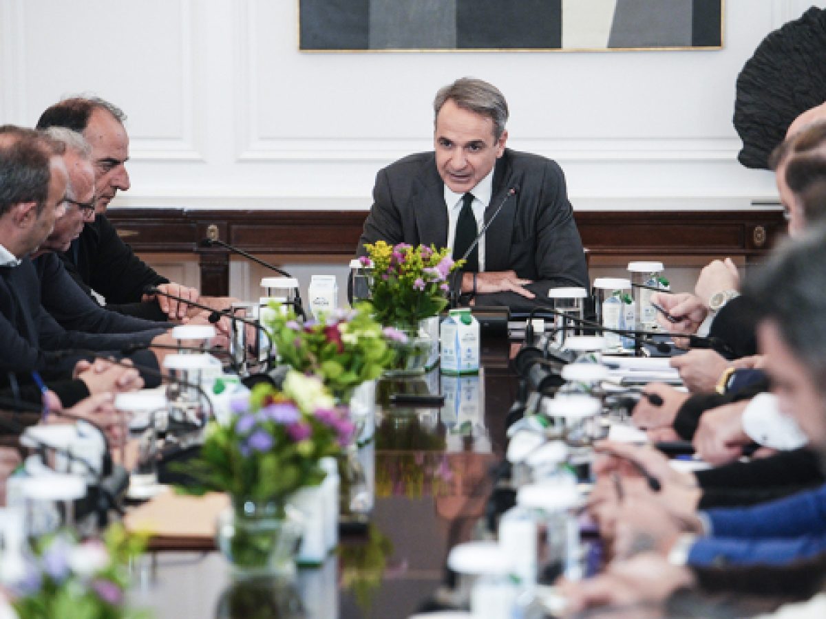 «Μπλόκα τέλος» το μήνυμα του Μαξίμου μετά το ραντεβού Μητσοτάκη με αγρότες, rebound για τη ΝΔ στις δημοσκοπήσεις