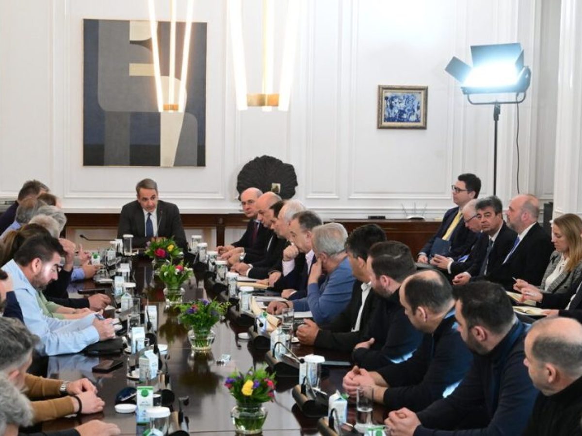 «Μπλόκο» στο Μαξίμου: Ο διάλογος δεν έπεισε, οι αγρότες σκέφτονται… Αθήνα