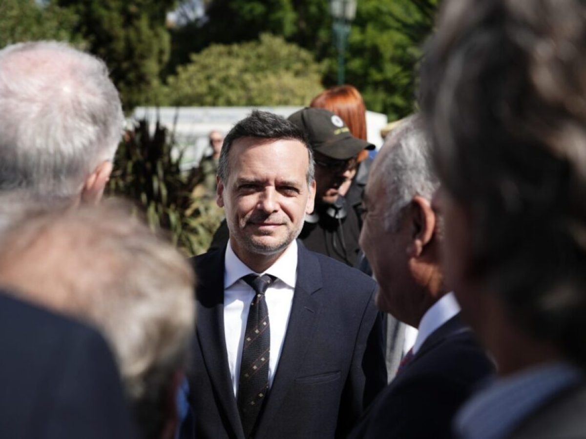 &Nu;έ&alpha; &laquo;&pi;&upsilon;&rho;ά&raquo; &Delta;&omicron;ύ&kappa;&alpha; &sigma;&epsilon; &Alpha;&nu;&delta;&rho;&omicron;&upsilon;&lambda;ά&kappa;&eta;: &Epsilon;ί&mu;&alpha;&sigma;&tau;&epsilon; &kappa;&alpha;&theta;&eta;&lambda;&omega;&mu;έ&nu;&omicron;&iota; &ndash; &theta;&epsilon;&mu;έ&lambda;&iota;&omicron; &upsilon;&pi;έ&rho;&beta;&alpha;&sigma;&eta;&sigmaf; &tau;&omicron; &laquo;&Omicron;&chi;&iota; &sigma;&tau;&eta; &sigma;&upsilon;&gamma;&kappa;&upsilon;&beta;έ&rho;&nu;&eta;&sigma;&eta; &mu;&epsilon; &tau;&eta; &Nu;&Delta;&raquo;