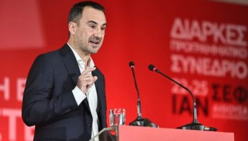 Νέα Αριστερά: Εύθραυστη ανακωχή στο συνέδριο και υπαναχώρηση Χαρίτση για το Λαϊκό Μέτωπο – Πώς από την παρ’ ολίγον διάσπα