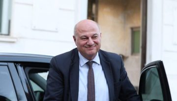 &Nu;έ&omicron; &mu;ή&nu;&upsilon;&mu;&alpha; &Tau;&sigma;&iota;ά&rho;&alpha; &sigma;&tau;&omicron;&upsilon;&sigmaf; &alpha;&gamma;&rho;ό&tau;&epsilon;&sigmaf; &ndash; &laquo;&Kappa;&alpha;&nu;έ&nu;&alpha;&sigmaf; &delta;&epsilon;&nu; έ&chi;&epsilon;&iota; &tau;&omicron; &delta;&iota;&kappa;&alpha;ί&omega;&mu;&alpha; &nu;&alpha; &kappa;&lambda;&epsilon;ί&sigma;&epsilon;&iota; &tau;&eta; &chi;ώ&rho;&alpha;&raquo;