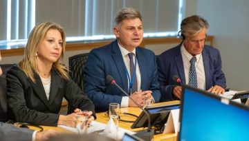 &Nu;&iota;&kappa;ό&lambda;&alpha;&sigmaf; &Phi;&alpha;&rho;&alpha;&nu;&tau;&omicron;ύ&rho;&eta;&sigmaf;: &Mu;&iota;&alpha; &delta;&iota;&alpha;&gamma;&rho;&alpha;&phi;ή ά&nu;&omicron;&iota;&xi;&epsilon; &tau;&eta;&nu; &pi;ό&rho;&tau;&alpha;