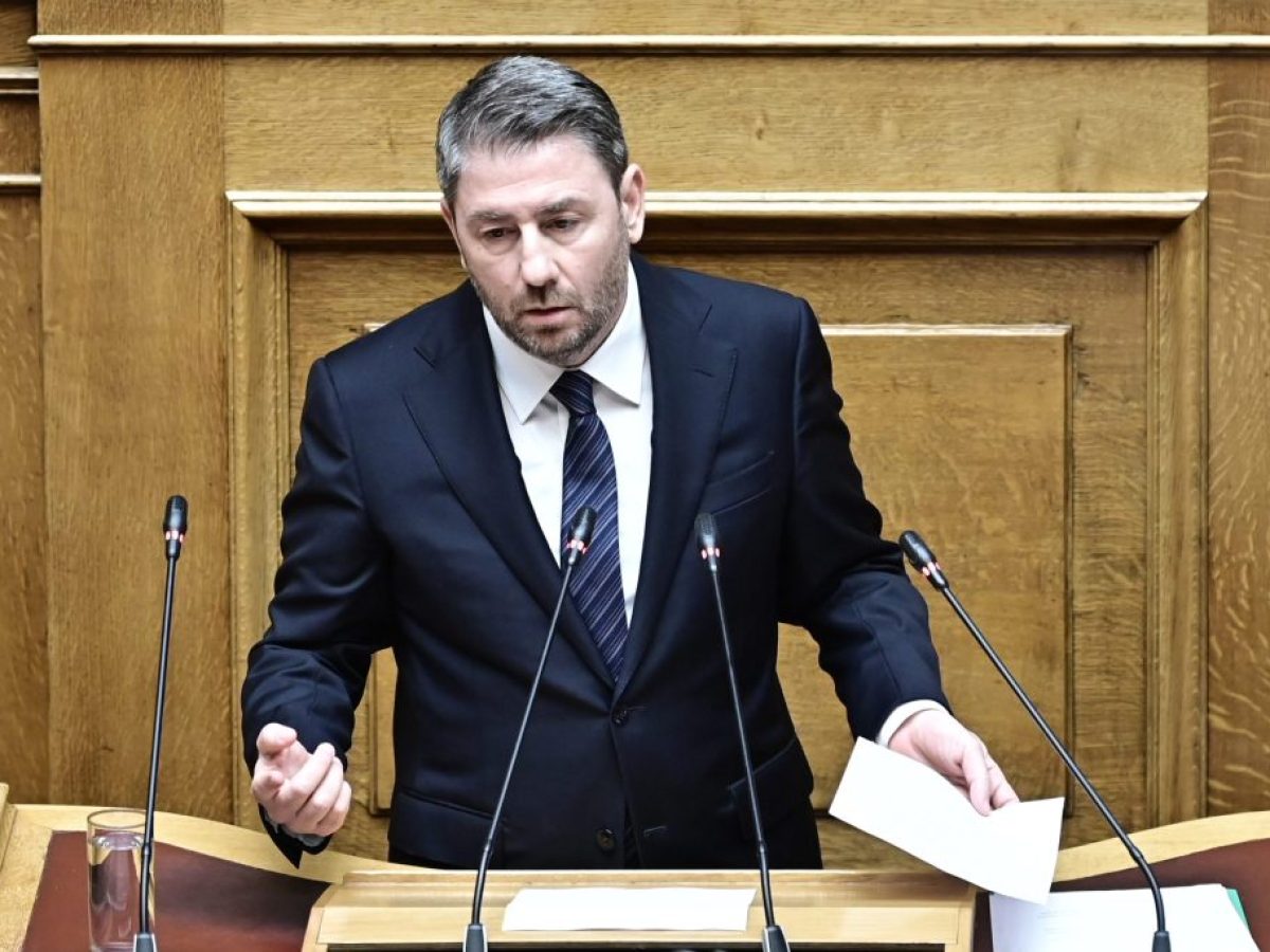 Νίκος Ανδρουλάκης: Ξαναφέρνει στο προσκήνιο τις υποκλοπές