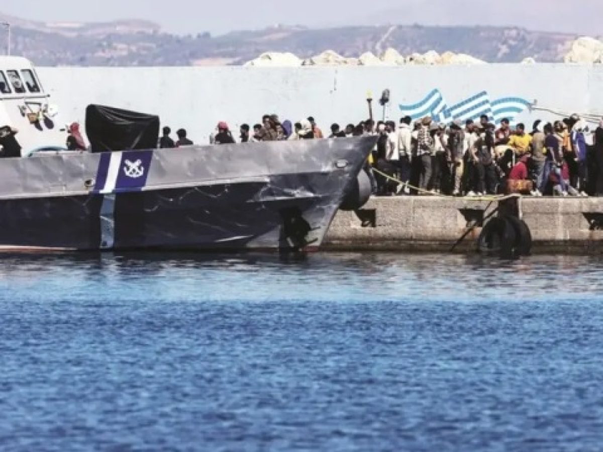 Νόμιμη μετανάστευση: Κατατέθηκε στη Βουλή το νομοσχέδιο – Νέες ρυθμίσεις για άδειες, απασχόληση και διεθνή συνεργασία