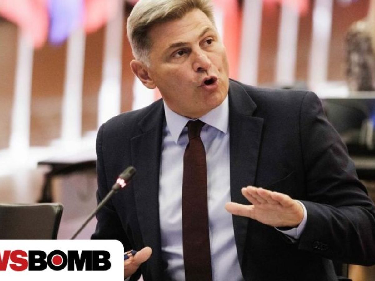 Ο Φαραντούρης δεν παραδίδει την έδρα στον ΣΥΡΙΖΑ: «Ανήκει στους συμπολίτες μας που λογοδοτώ»