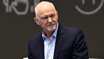 &Omicron; &Gamma;&iota;ώ&rho;&gamma;&omicron;&sigmaf; &Alpha;. &Pi;&alpha;&pi;&alpha;&nu;&delta;&rho;έ&omicron;&upsilon; &gamma;&iota;&alpha; &tau;&omicron;&nu; &theta;ά&nu;&alpha;&tau;&omicron; &tau;&omicron;&upsilon; &Gamma;&iota;ώ&rho;&gamma;&omicron;&upsilon; &Pi;&alpha;&pi;&alpha;&delta;ά&kappa;&eta;