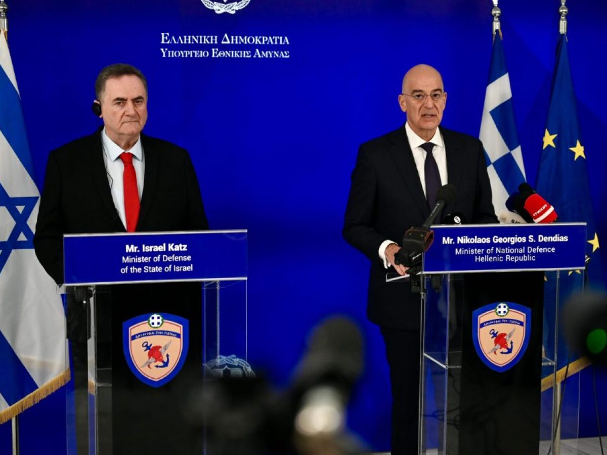Ο υπουργός Άμυνας του Ισραήλ στην Αθήνα ενώ συνεχίζεται η σφαγή στη Γάζα – Συνεργασία για κοινά σμήνη drones και κυβερνοα