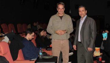 Ο Κυριάκος Μητσοτάκης είχε παρέα τον γιο του στον «Καποδίστρια» του Σμαραγδή