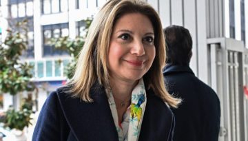 «Ο Μητσοτάκης θα σας πάρει το πορτοφόλι»: Τα ΨΕΚ επί σκηνής