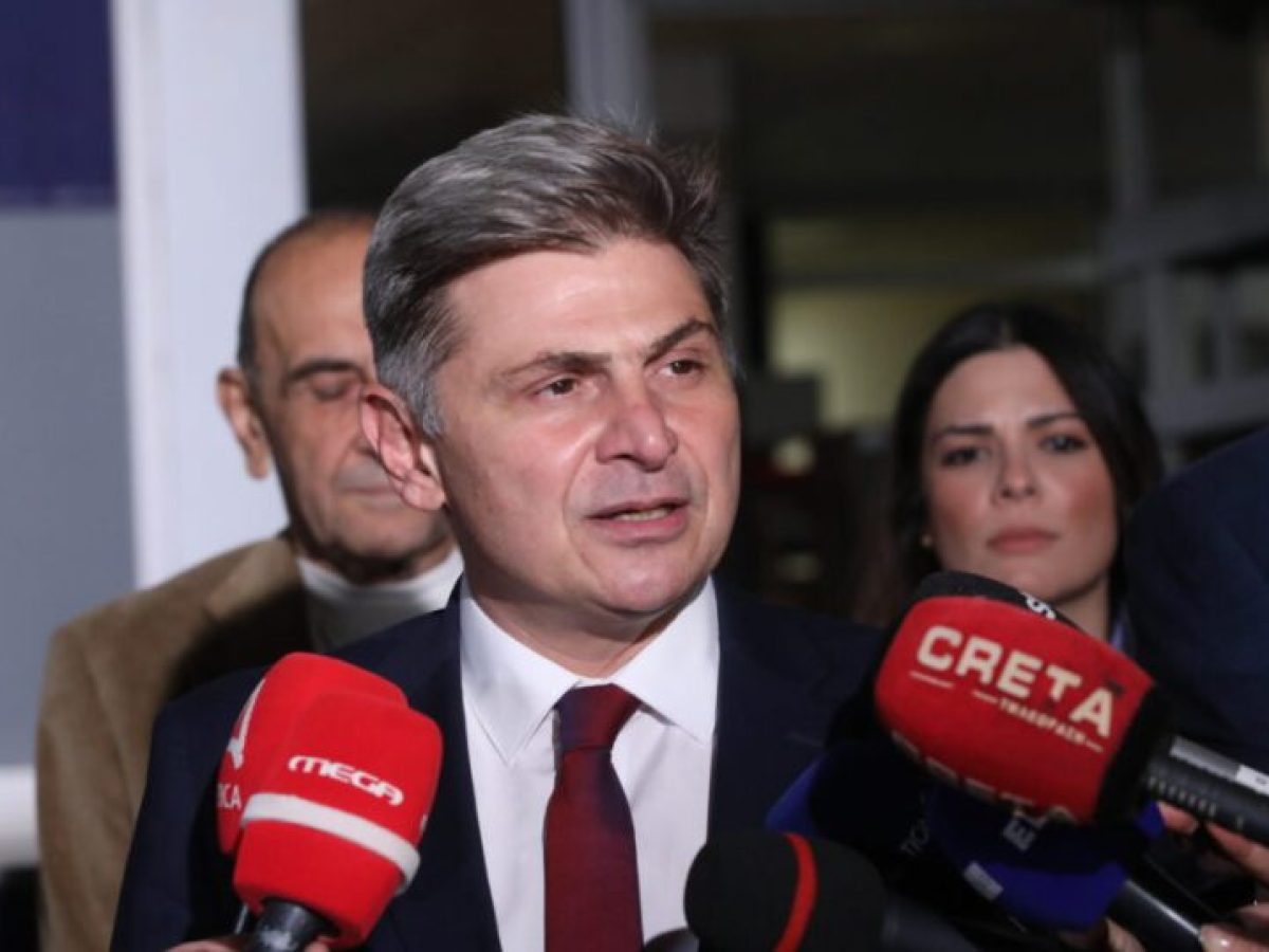 Ο Νικόλας Φαραντούρης δεν παραδίδει την έδρα μετά τη διαγραφή του από τον ΣΥΡΙΖΑ: Λογοδοτώ στους χιλιάδες συμπολίτες μας