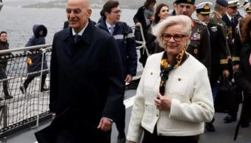 Ο Νίκος Δένδιας υποδέχθηκε στον «Κίμωνα» τη Γαλλίδα ομόλογό του