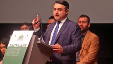 &Omicron; &Sigma;&alpha;&omicron;&upsilon;&lambda;ί&delta;&eta;&sigmaf; &alpha;&pi;ό &tau;&omicron; &Pi;&Alpha;&Sigma;&Omicron;&Kappa; &sigma;&tau;&omicron; &pi;&lambda;&epsilon;&upsilon;&rho;ό &tau;&omicron;&upsilon; &Alpha;&lambda;έ&xi;&eta; &Tau;&sigma;ί&pi;&rho;&alpha;