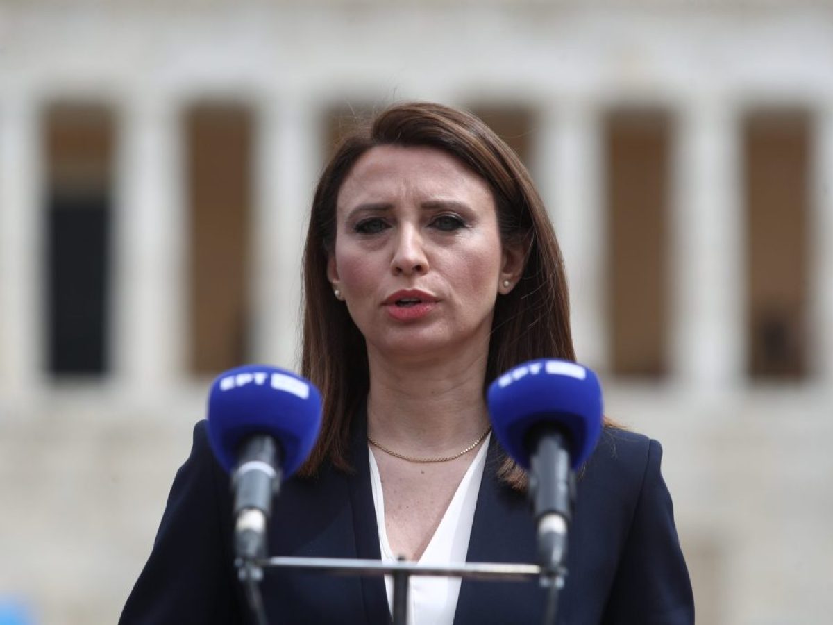 &Omicron; &Sigma;&Upsilon;&Rho;&Iota;&Zeta;&Alpha; &alpha;&nu;&tau;&iota;&kappa;&alpha;&theta;&iota;&sigma;&tau;ά &tau;&eta; &Nu;ί&nu;&alpha; &Kappa;&alpha;&sigma;&iota;&mu;ά&tau;&eta; &sigma;&tau;&omicron; &Sigma;&upsilon;&mu;&beta;&omicron;ύ&lambda;&iota;&omicron; &tau;&eta;&sigmaf; &Epsilon;&upsilon;&rho;ώ&pi;&eta;&sigmaf; &mu;&epsilon;&tau;ά &tau;&eta;&nu; &epsilon;&mu;&phi;ά&nu;&iota;&sigma;ή &tau;&eta;&sigmaf; &sigma;&tau;&eta;&nu; &upsilon;&pi;&omicron;&delta;&omicron;&chi;ή &tau;&eta;&sigmaf; &phi;&rho;&epsilon;&gamma;ά&tau;&alpha;&sigmaf; &laquo;&Kappa;ί&mu;&omega;&nu;&raquo;