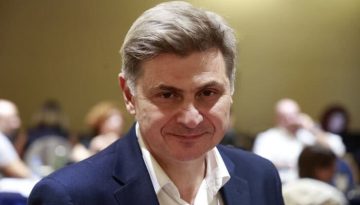 Ο ΣΥΡΙΖΑ διαγράφει τον Φαραντούρη: «Να παραδώσει την έδρα του»