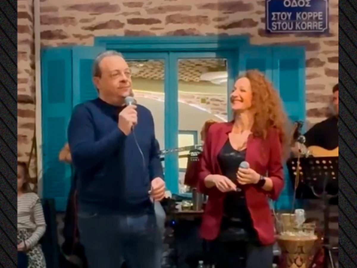 Ο Σωκράτης Φάμελλος τραγούδησε το «Δίχτυ» στην κοπή της πίτας των εργαζομένων του ΣΥΡΙΖΑ