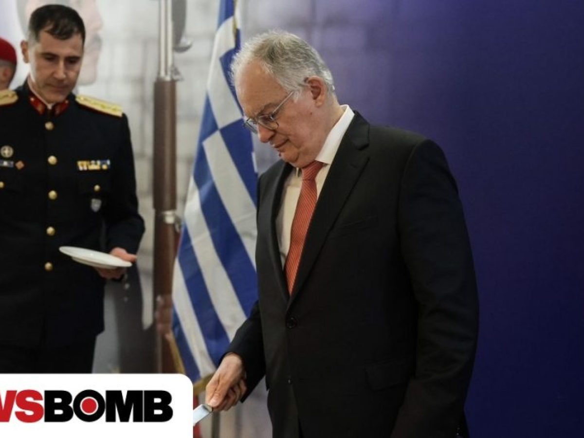 Ο Τασούλας έκοψε τη βασιλόπιτα της Προεδρικής Φρουράς: «Ατενίζουμε τη νέα χρονιά με αισιοδοξία»