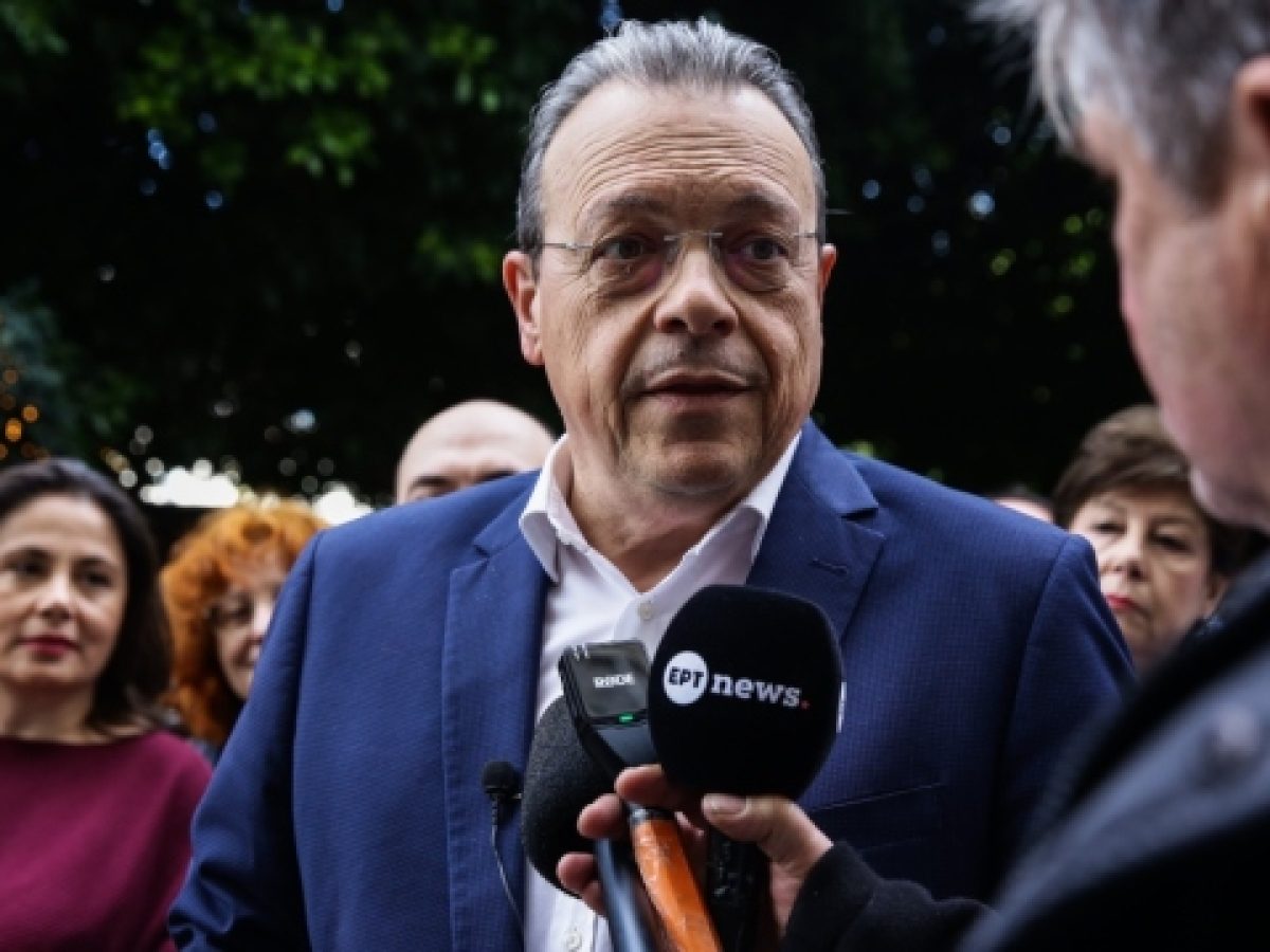 Ό&lambda;&omicron;&iota; &epsilon;&nu;&alpha;&nu;&tau;ί&omicron;&nu; ό&lambda;&omega;&nu; &sigma;&tau;&omicron;&nu; &Sigma;&Upsilon;&Rho;&Iota;&Zeta;&Alpha;: &Phi;ά&mu;&epsilon;&lambda;&lambda;&omicron;&sigmaf; &kappa;&alpha;&tau;ά &Kappa;&alpha;&rho;&upsilon;&sigma;&tau;&iota;&alpha;&nu;&omicron;ύ, &Tau;&sigma;&alpha;&kappa;&alpha;&lambda;ώ&tau;&omicron;&sigmaf; &kappa;&alpha;&tau;ά &Kappa;&alpha;&rho;&tau;&epsilon;&rho;&omicron;ύ