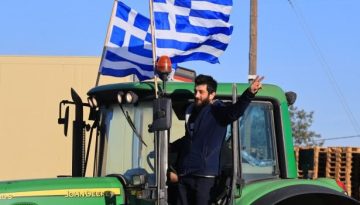 &Pi;&Alpha;&Sigma;&Omicron;&Kappa;: &Mu;&epsilon;&tau;ά &alpha;&pi;ό 45 &eta;&mu;έ&rho;&epsilon;&sigmaf;, &omicron; &pi;&rho;&omega;&theta;&upsilon;&pi;&omicron;&upsilon;&rho;&gamma;ό&sigmaf; &alpha;&pi;&omicron;&phi;ά&sigma;&iota;&sigma;&epsilon; &nu;&alpha; &mu;&iota;&lambda;ή&sigma;&epsilon;&iota; &kappa;&alpha;&iota; &nu;&alpha; &pi;&alpha;&rho;&omicron;&upsilon;&sigma;&iota;ά&sigma;&epsilon;&iota; έ&nu;&alpha; έ&omega;&lambda;&omicron; &laquo;success story&raquo; &sigma;&tau;&omicron;&nu; &pi;&rho;&omega;&tau;&omicron;&gamma;&epsilon;&nu;ή