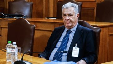 &Pi;&Alpha;&Sigma;&Omicron;&Kappa;: &Omicron; &pi;&rho;ώ&eta;&nu; &pi;&rho;ό&epsilon;&delta;&rho;&omicron;&sigmaf; &tau;&eta;&sigmaf; &Pi;&Alpha;&Sigma;&Epsilon;&Gamma;&Epsilon;&Sigma; &epsilon;&pi;&iota;&beta;&epsilon;&beta;&alpha;ί&omega;&sigma;&epsilon; &tau;&omicron; &sigma;&kappa;ά&nu;&delta;&alpha;&lambda;&omicron; &tau;&omicron;&upsilon; &Omicron;&Pi;&Epsilon;&Kappa;&Epsilon;&Pi;&Epsilon; &ndash; &laquo;&Delta;&rho;&omicron;ύ&sigma;&epsilon; &mu;&iota;&alpha; &epsilon;&gamma;&kappa;&lambda;&eta;&mu;&alpha;&tau;&iota;&kappa;ή &omicron;&rho;&gamma;ά&nu;&omega;&sigma;&eta;&raquo;