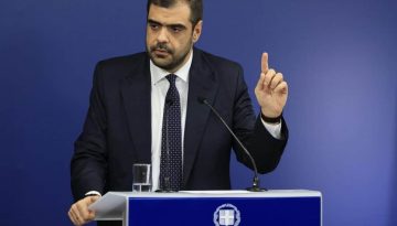 &Pi;. &Mu;&alpha;&rho;&iota;&nu;ά&kappa;&eta;&sigmaf; &gamma;&iota;&alpha; &alpha;&gamma;&rho;ό&tau;&epsilon;&sigmaf;: &Delta;&epsilon;&nu; &upsilon;&pi;ά&rho;&chi;&epsilon;&iota; &kappa;&rho;ά&tau;&omicron;&sigmaf; &sigma;&tau;&omicron;&nu; &kappa;ό&sigma;&mu;&omicron; &pi;&omicron;&upsilon; &nu;&alpha; έ&chi;&epsilon;&iota; &rho;&upsilon;&mu;&omicron;&upsilon;&lambda;&kappa;ή&sigma;&epsilon;&iota; &tau;&rho;&alpha;&kappa;&tau;έ&rho;