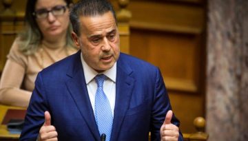 &Pi;&alpha;&pi;&alpha;&sigma;&tau;&alpha;ύ&rho;&omicron;&upsilon;: &Kappa;&alpha;&nu;&epsilon;ί&sigmaf; &delta;&epsilon;&nu; &theta;&alpha; &chi;ύ&sigma;&epsilon;&iota; &delta;ά&kappa;&rho;&upsilon;&alpha; &gamma;&iota;&alpha; &tau;&eta; &sigma;ύ&lambda;&lambda;&eta;&psi;&eta; &Mu;&alpha;&delta;&omicron;ύ&rho;&omicron; &ndash; Ή&tau;&alpha;&nu; έ&nu;&alpha;&sigmaf; &delta;&iota;&kappa;&tau;ά&tau;&omicron;&rho;&alpha;&sigmaf;